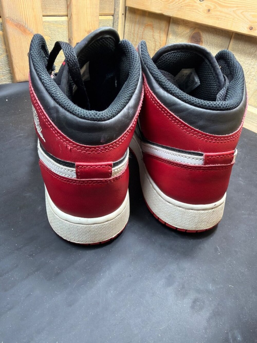 Air Jordan 1 Mid Bred Toe GS Youth 6.5Y Sneakers Red Black DQ8423-061 - Picture 9 of 9